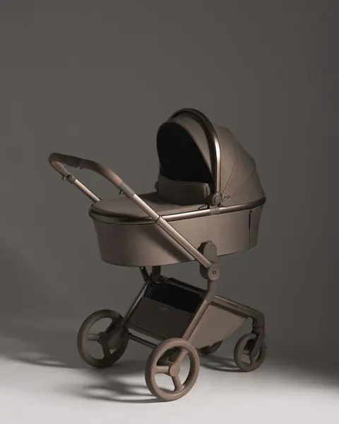 Passeggino con navicella di colore grigio scuro